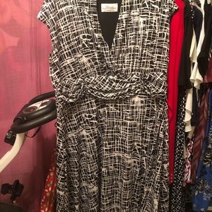 Women’s Westside Co MIDI length size 1X black beig